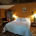Le Clos Des Fayes Bed & Breakfast