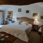 Le Clos Des Fayes Bed & Breakfast