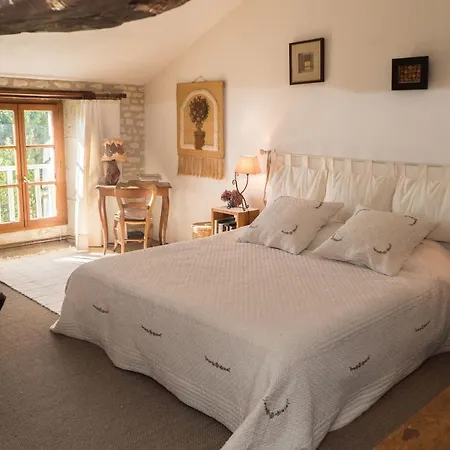 Le Clos Des Fayes Bed & Breakfast *