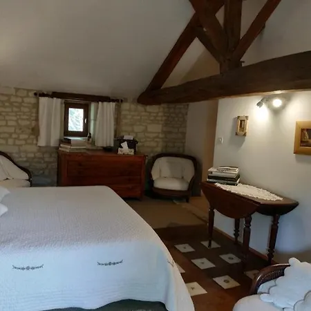 Le Clos Des Fayes Bed & Breakfast Berthegon