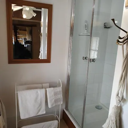 Le Clos Des Fayes Bed & Breakfast