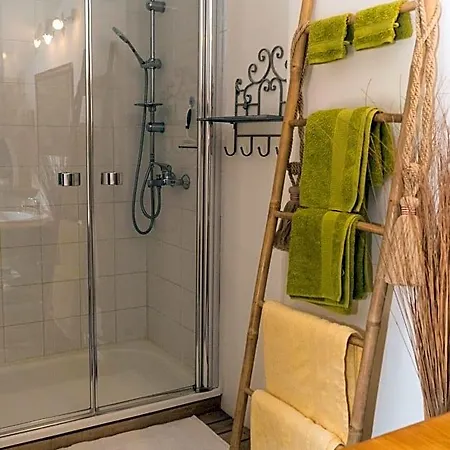 Le Clos Des Fayes Bed & Breakfast