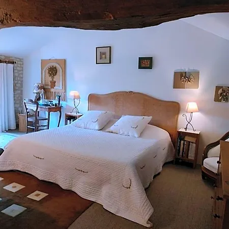 Le Clos Des Fayes Bed & Breakfast
