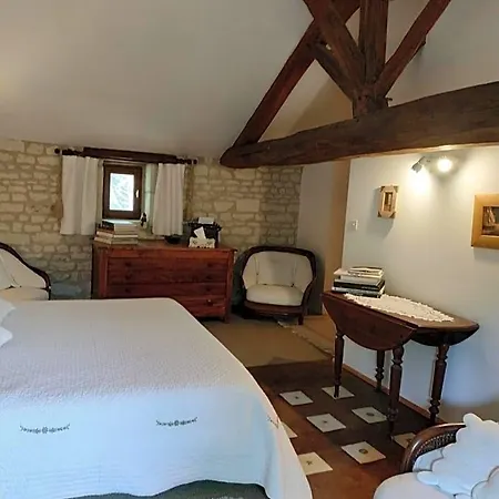 Le Clos Des Fayes Bed & Breakfast 3*