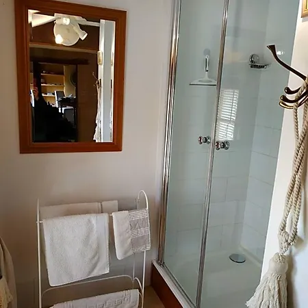 Le Clos Des Fayes Bed & Breakfast Berthegon