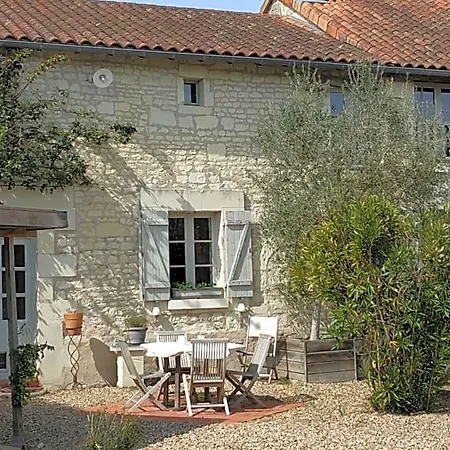 Le Clos Des Fayes Bed & Breakfast 3*