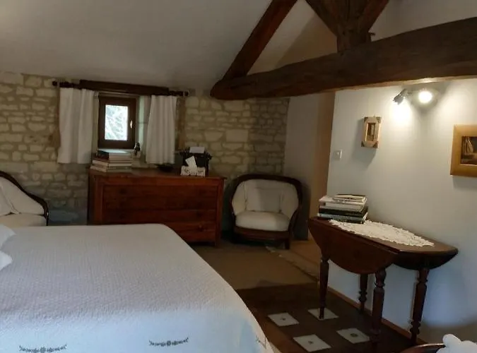 Le Clos Des Fayes Bed and breakfast Berthegon